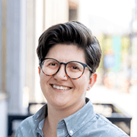 Taryn DeRosia headshot