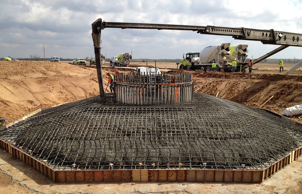 Wind turbine foundations now and in the future