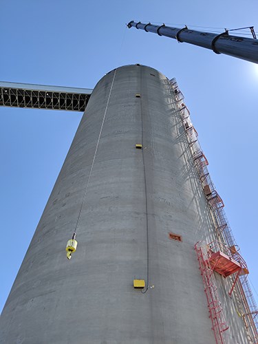 Instruments installed on a coal silo to monitor vibrations and transmit data.