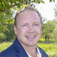 Headshot of Jon Minne